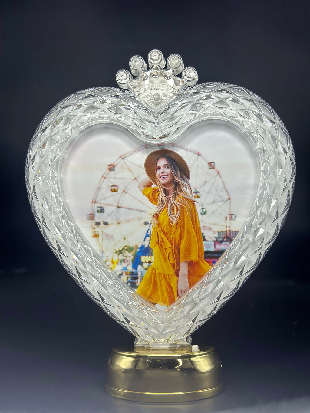 Customized Heart-Shaped Crystal LED Photo Frame Lamp with Golden Base – Personalized Tabletop Light for Birthday, Anniversary, Valentine’s Day & Romantic Gifting – USB Powered Decorative Night Light for Room Décor