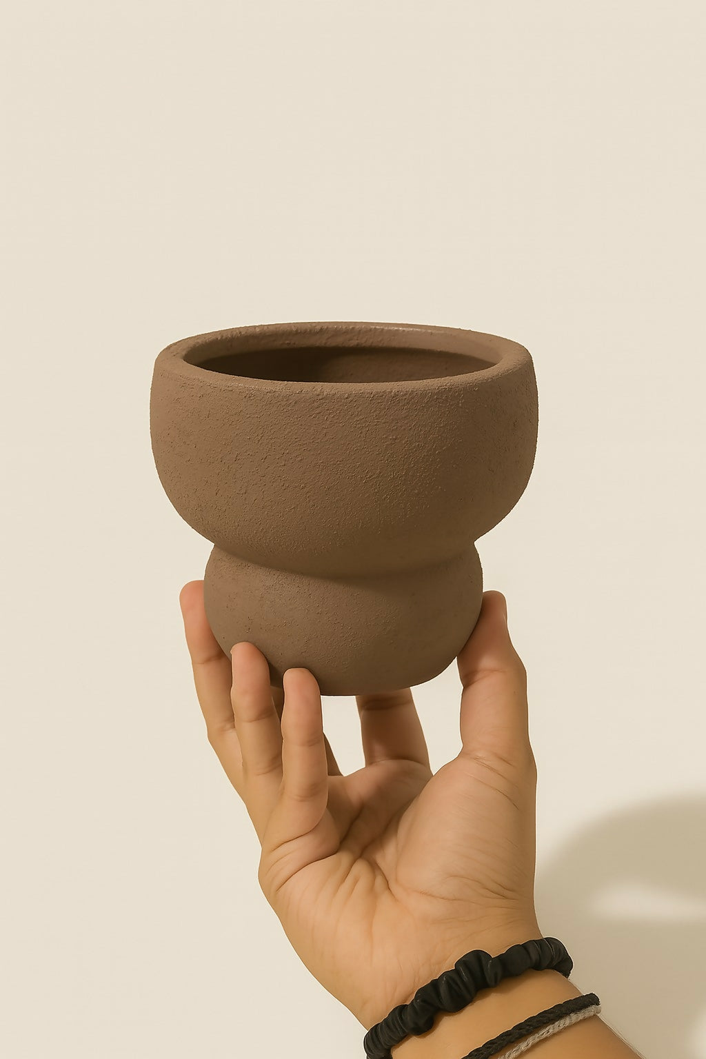 Modern Sculpted Brown Ceramic Planter Pot – Textured Matte Finish Decorative Flower Pot for Indoor Use – Unique Round Double-Sphere Design – Succulent & Tabletop Planter