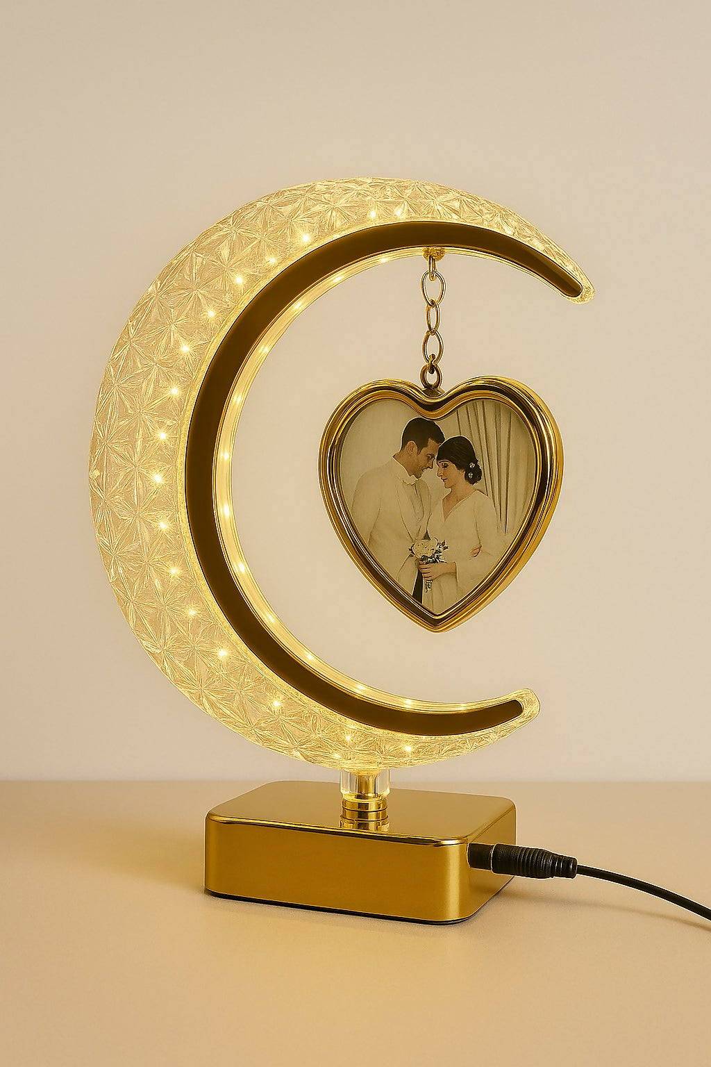 Golden Crescent Moon LED Tabletop Photo Frame with Hanging Heart Picture – Romantic Light-Up Decorative Gift for Wedding, Couple, Anniversary & Bedroom Decor
