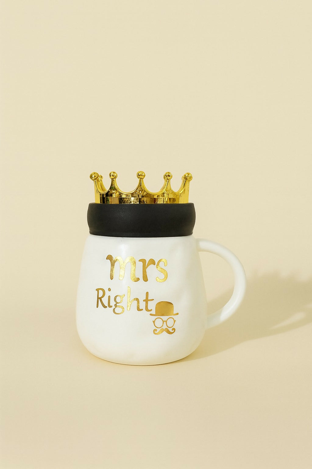 Mr. Right & Mrs. Right Couple Ceramic Mug Set with Golden Crown Lids – Black & White Coffee Cups with Funny Prints – Perfect Gift for Husband Wife, Wedding, Anniversary, Engagement, Valentine’s Day & Birthday (2 Pieces)