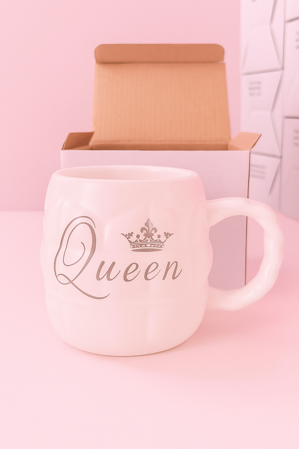 Elegant White Ceramic "Queen" Mug with Crown Design & Mirror Lid – Royal Matte Finish Coffee Mug for Women, Gift for Wife, Girlfriend, Sister