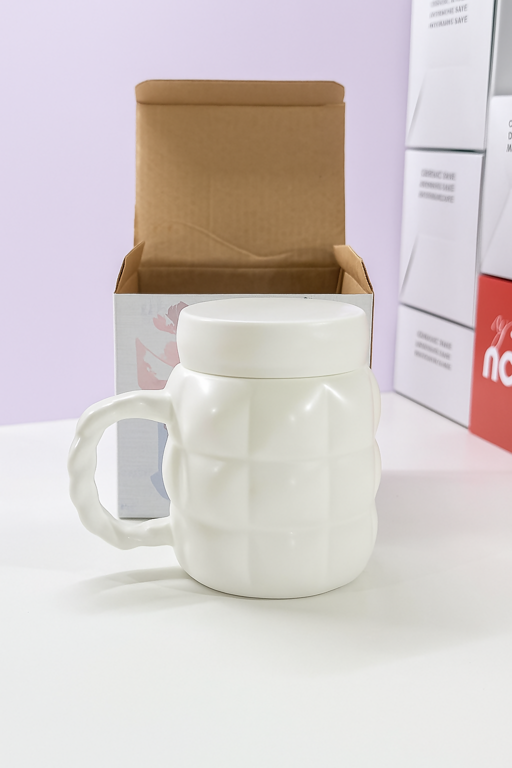 Elegant White Ceramic "Queen" Mug with Crown Design & Mirror Lid – Royal Matte Finish Coffee Mug for Women, Gift for Wife, Girlfriend, Sister