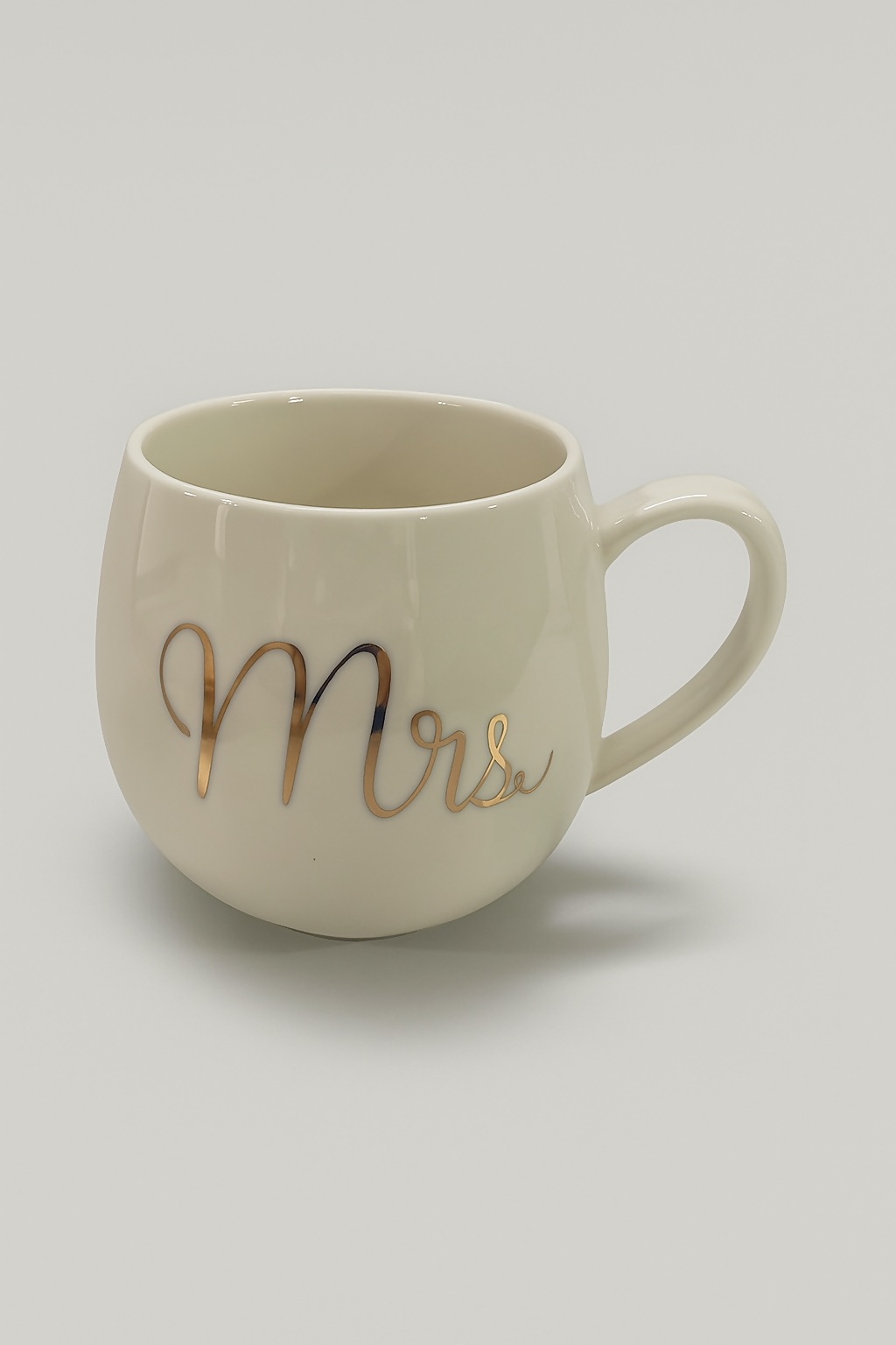Mr and Mrs Ceramic Mug Set – Elegant White Round Couple Cups with Gold Script – Romantic Coffee/Tea Mug Gift for Wedding, Anniversary, Engagement, Valentine’s Day – 2-Piece His and Hers Set, 350ml Each