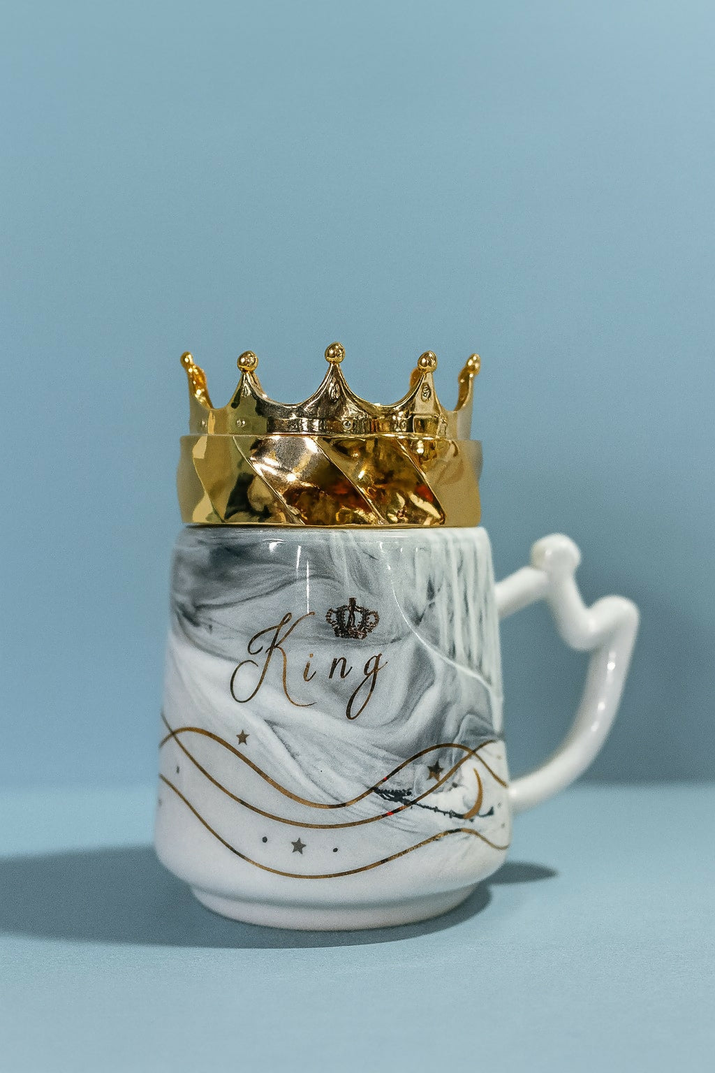 Luxury King Crown Ceramic Mug with Golden Lid | Black Marble Coffee & Tea Cup | Royal Gift for Men – Birthday, Anniversary, Valentine’s Day & Office Use
