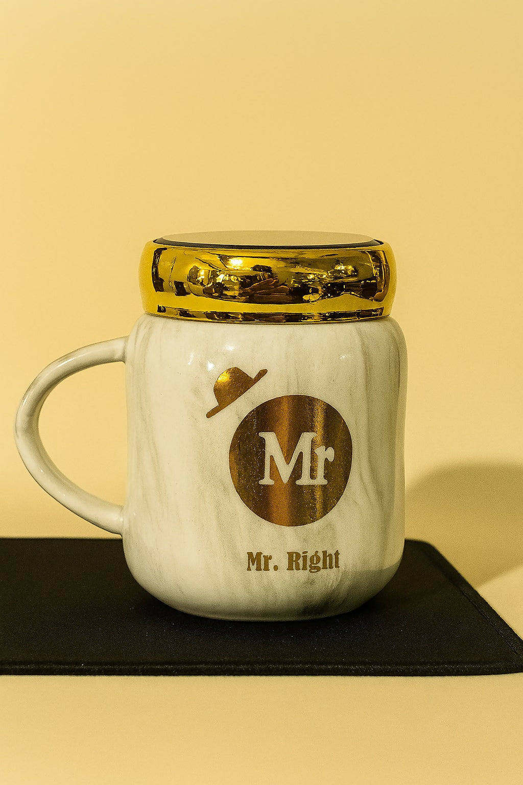 Funny Ceramic Couple Mug Gift Set – Mr. Right & Mrs. Always Right Printed Cups with Gold Lids, Marble Finish, Romantic Gift Box for Anniversary, Valentine, or Wedding (2Pcs)