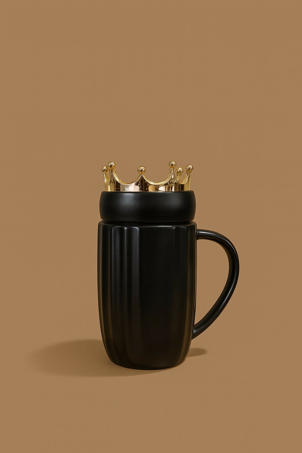 King Crown Black Ceramic Coffee Mug with Golden Stripes and Royal Lid – Stylish Gift for Men – 350ml Tea Cup for Husband, Boyfriend, Boss – Premium Royal Design