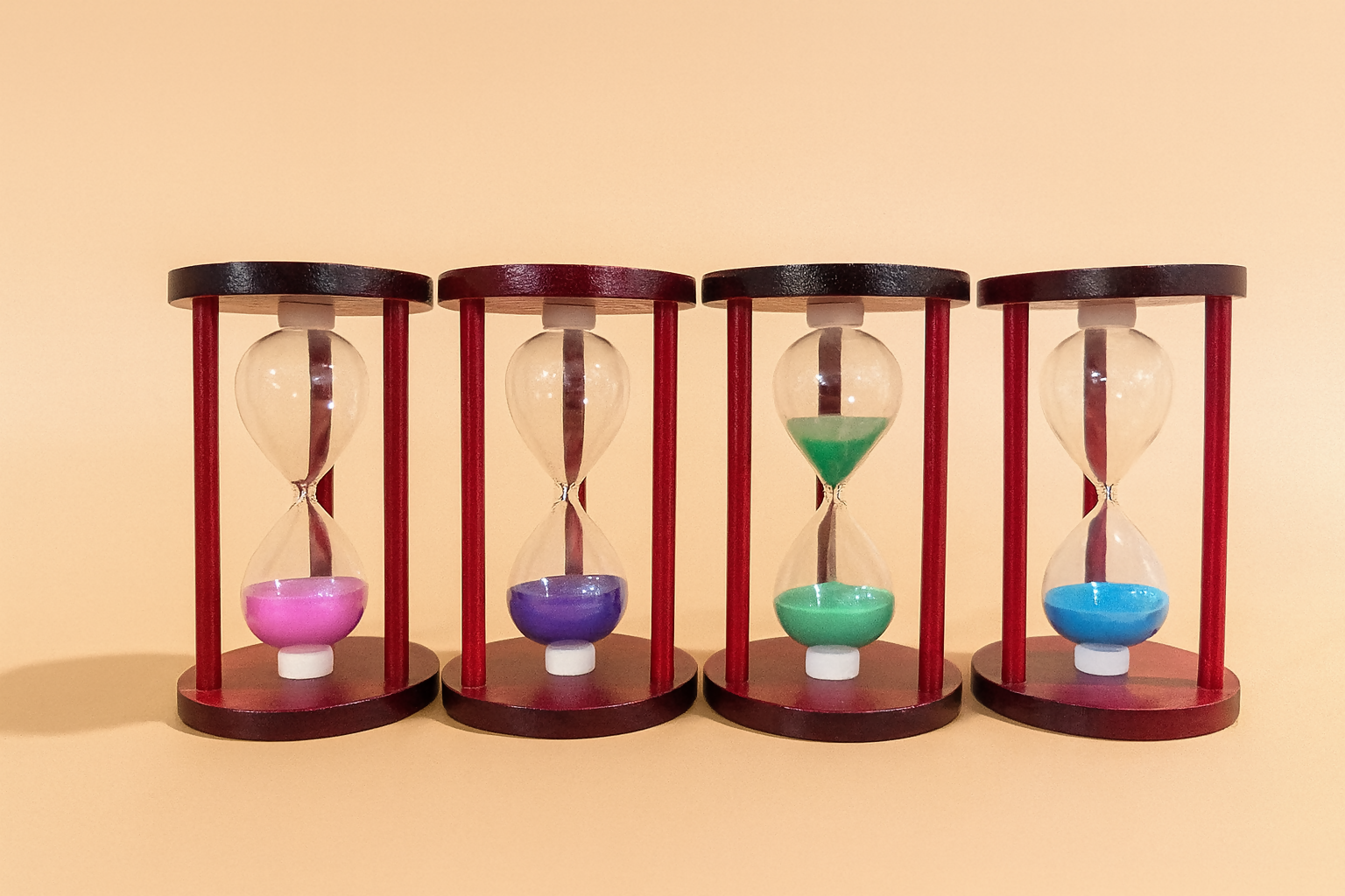Premium Wooden Hourglass Sand Timer – 10 Minute Decorative Sand Clock with Colored Sand, Elegant Red Wooden Frame, Vintage Classic Home Office Desk Décor, Time Management Tool & Gift Item pack of 1 random color