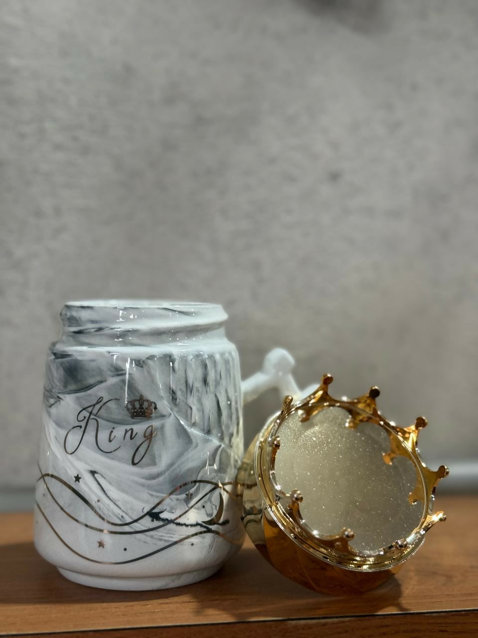 Luxury King Crown Ceramic Mug with Golden Lid | Black Marble Coffee & Tea Cup | Royal Gift for Men – Birthday, Anniversary, Valentine’s Day & Office Use