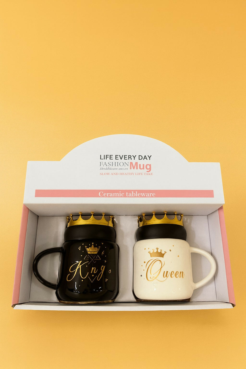 Luxury King & Queen Couple Ceramic Mug Set with Golden Crown Lids – Black & White Coffee Cups with Royal Diamond & Crown Print – Anniversary, Wedding, Engagement, Valentine’s Day & Birthday Gift for Couples (2 Pieces)