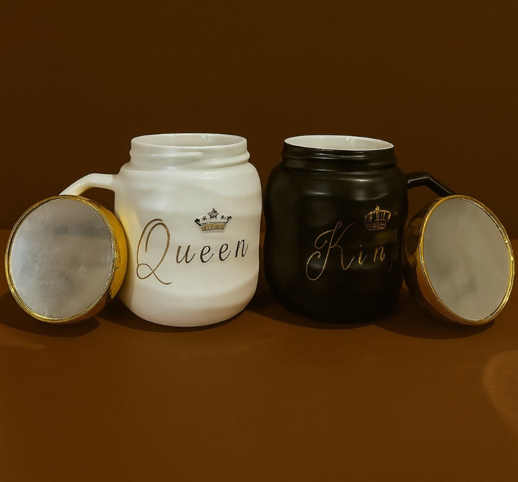 King and Queen Ceramic Mug Set with Golden Lids – Matte Black and White Couple Coffee Cups with Crown Print – Textured Royal Tea Mugs for Wedding, Anniversary, Valentine’s Day Gift
