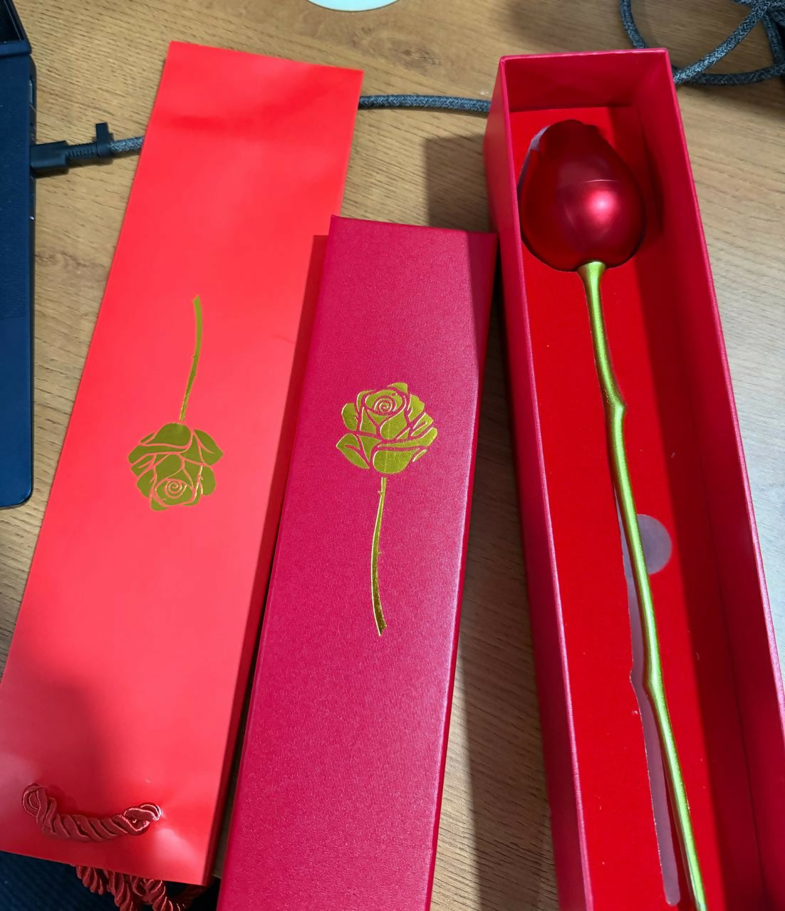 Luxury Red Metal Rose with Golden Stem – Artificial Forever Rose in Premium Gift Box & Carry Bag | Romantic Valentine’s Day Gift for Girlfriend, Wife, Anniversary, Birthday & Special Occasions