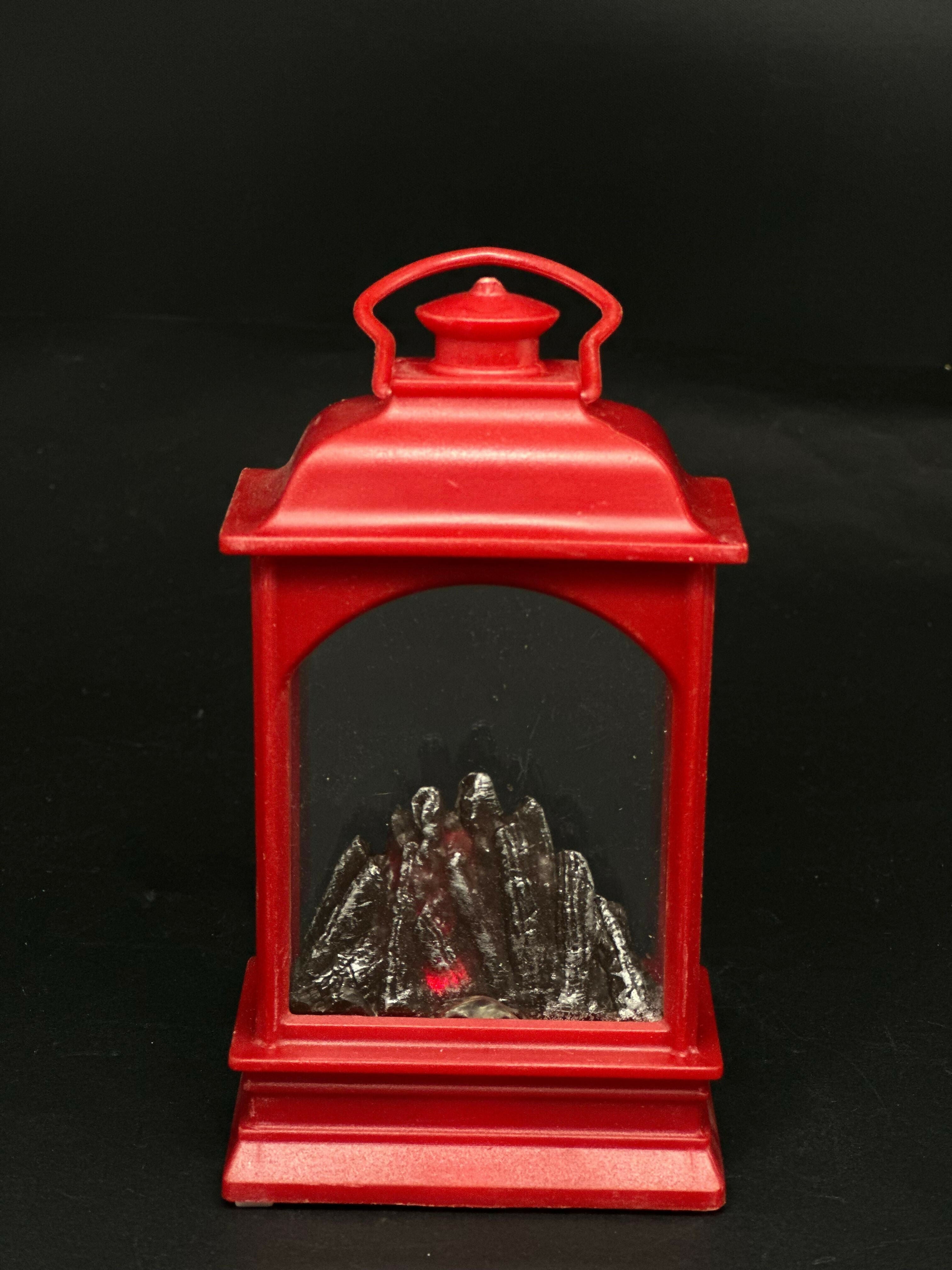 Mini Red Vintage Lantern with Glowing LED Faux Fireplace – Portable Decorative Night Light with Flickering Flame Effect for Home, Bedroom, or Festive Tabletop Decor