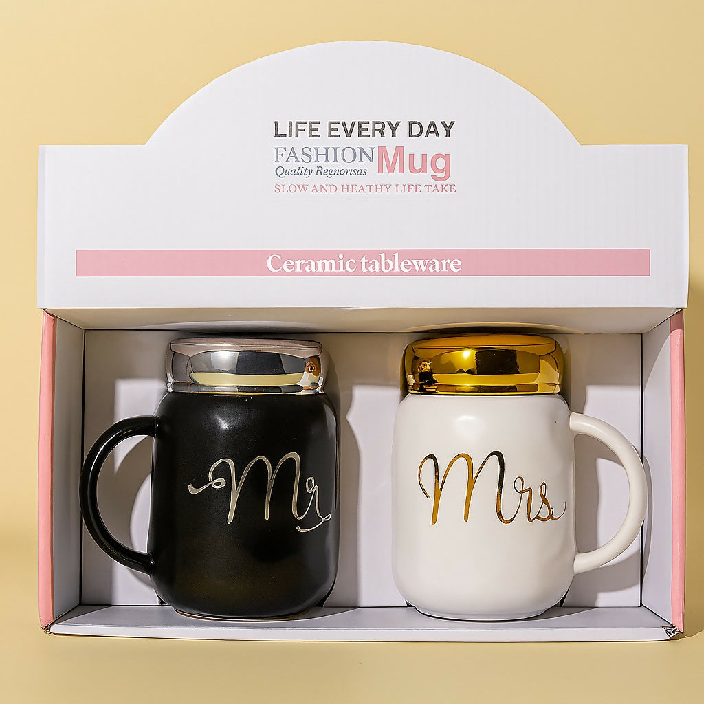 Luxury Ceramic Couple Mug Gift Set – Mr and Mrs Printed Coffee Mugs with Metallic Lids, Elegant Packaging for Anniversary, Wedding, or Valentine’s Gift