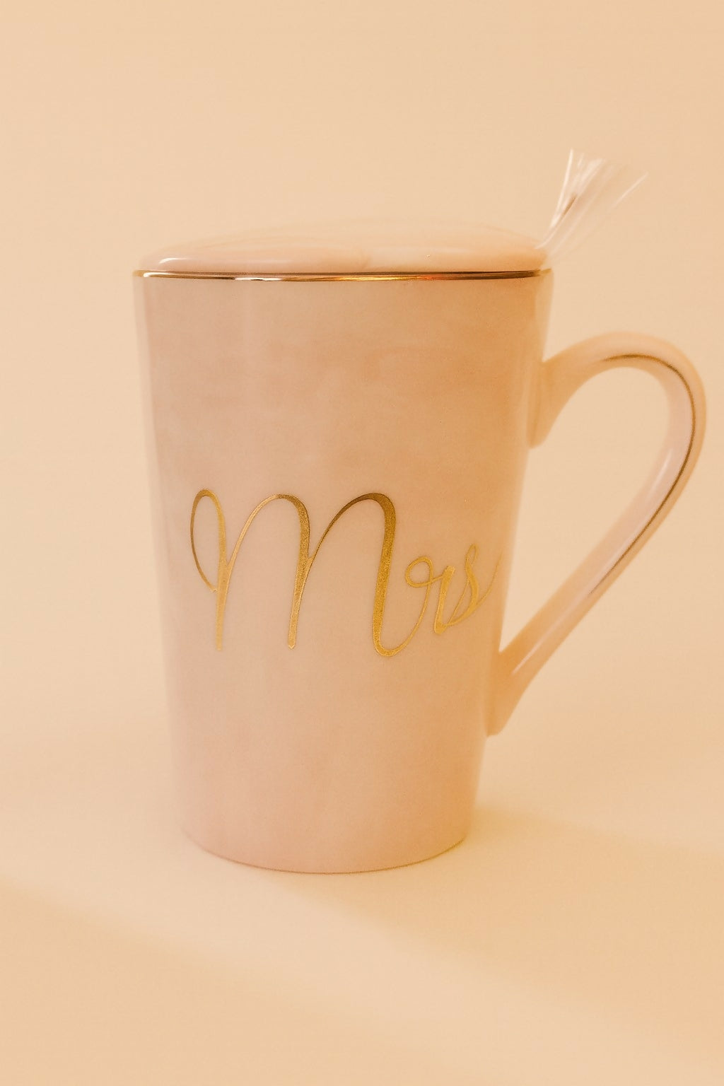 Mr & Mrs Coffee Mug Set with Lids & Spoons | Marble Ceramic Couple Mugs | Luxury Gold Letter Print Tea & Coffee Cups | Wedding, Anniversary, Valentine’s Day, Husband Wife Gift Set